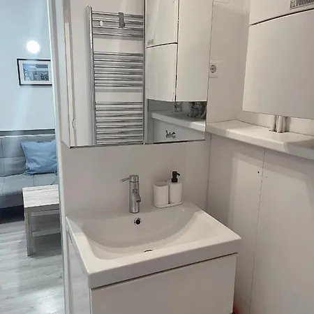 Renovated City Center Apt End Of Sept 23 Appartamento