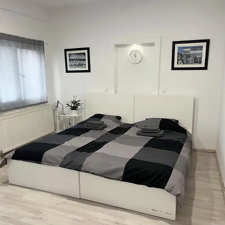 Renovated City Center Apt End Of Sept 23 Apartman *