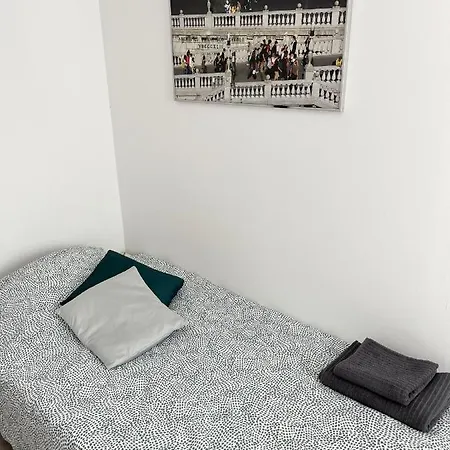 Renovated City Center Apt End Of Sept 23 Apartman