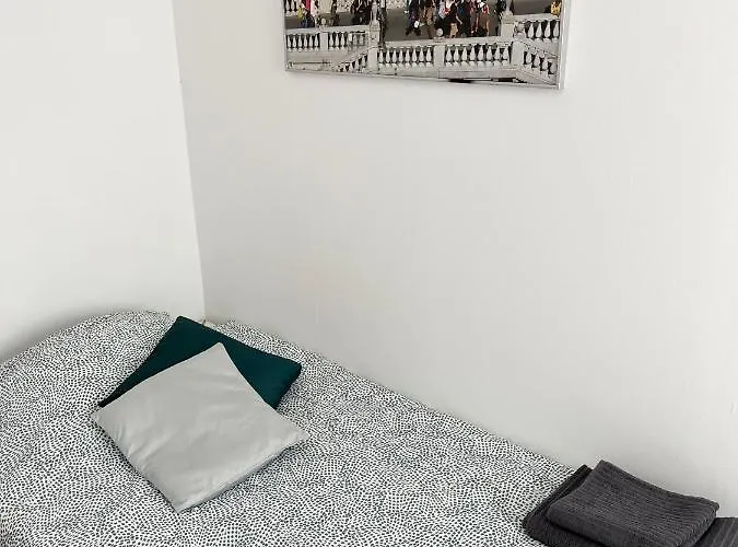 Renovated City Center Apt End Of Sept 23 アパート