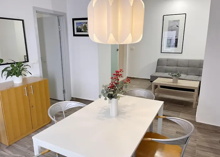 Renovated City Center Apt End Of Sept 23 Lägenhet