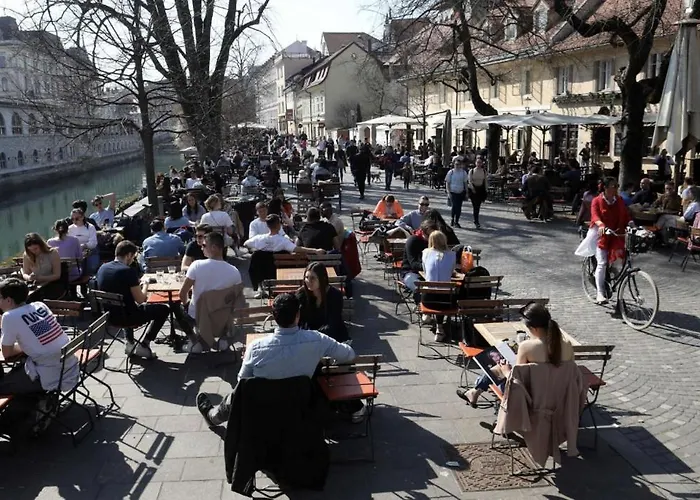 Renovated City Center Apt End Of Sept 23 アパート *